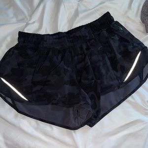 Lululemon Hotty Hot Shorts 2.5 Inch